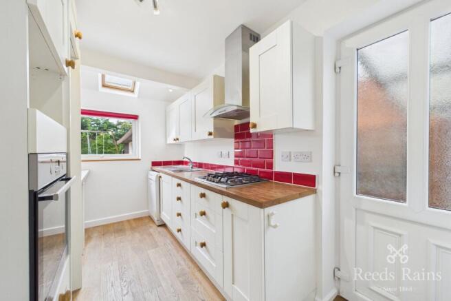3 bed Semi-Detached to rent Image 9