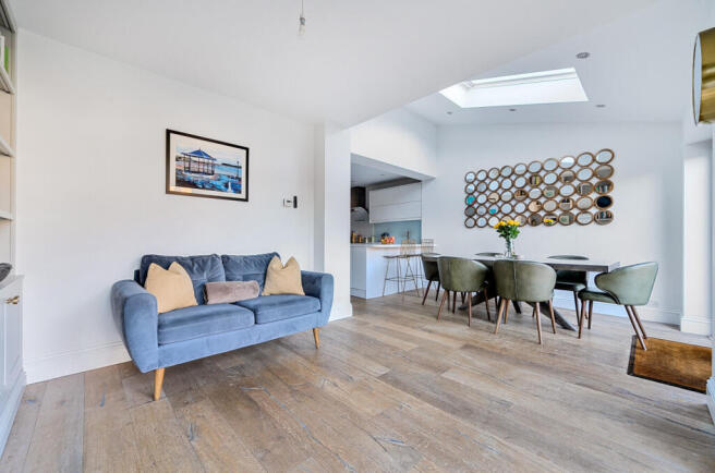 1372354-11-691cae...