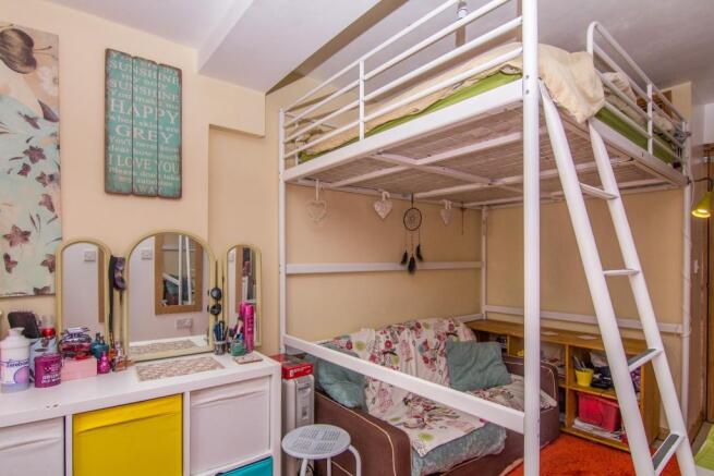 Reception/Bedroom 5