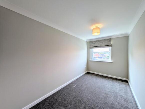 2 bed Flat to rent Image 11