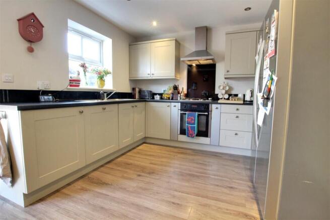 4 bed Detached for sale Image 6