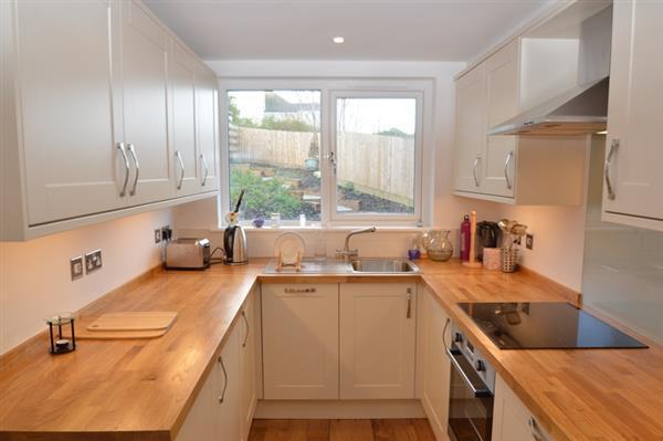 FITTED KITCHEN
