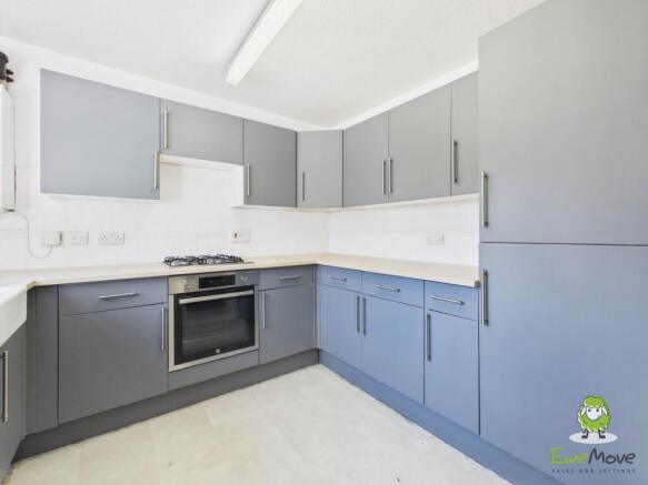 EweMove Estate Agents Basingstoke - 13 Forest Driv