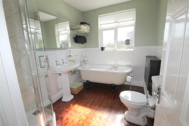 Bathroom.JPG