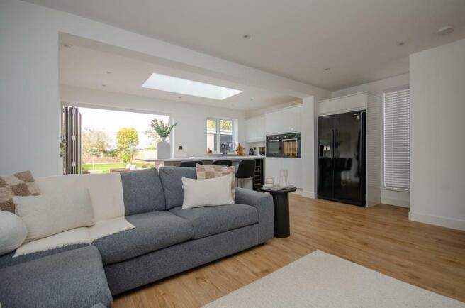 KITCHEN-FAMILY ROOM PIC 4.jpg