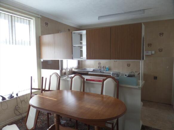 Kitchen/ Dining Room