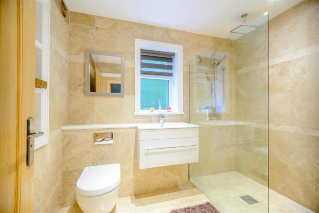 8401581-interior10.jpg