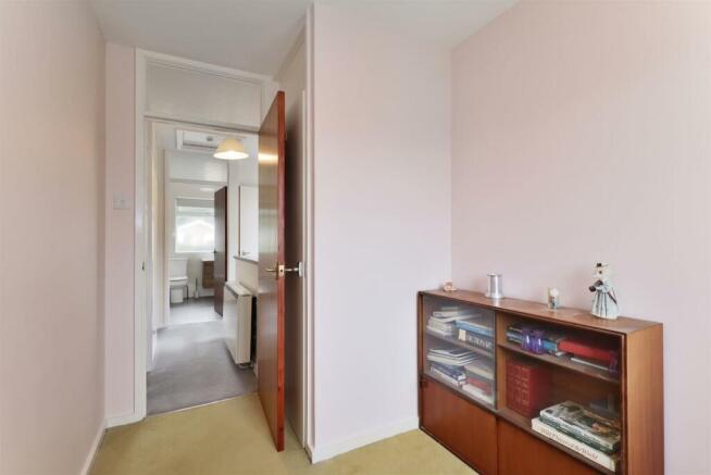3 Rowland Close - (23).jpg