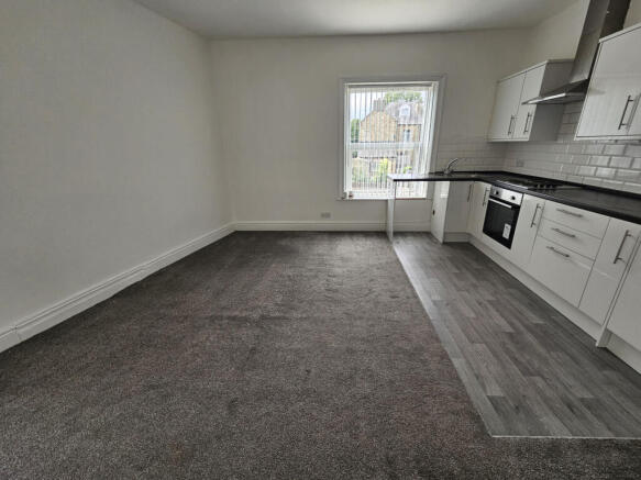 2 bed Terraced to rent Image 7