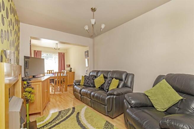 4 Hallowes Rise-22.jpg