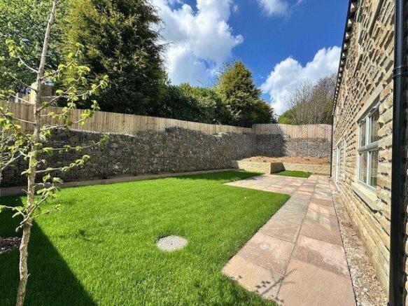5 bed Detached for sale Image 12