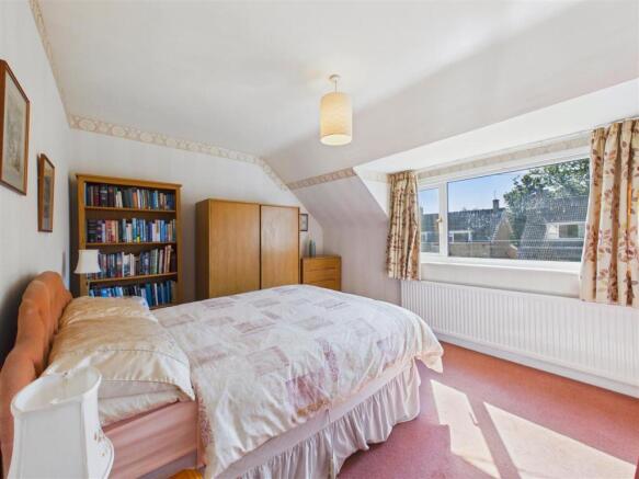 4 bed Detached for sale Image 10