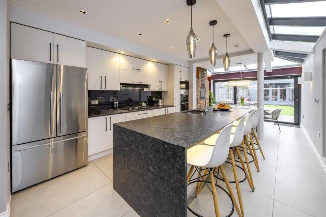 Elmgrove Road, Weybridge, KT13 photo 3