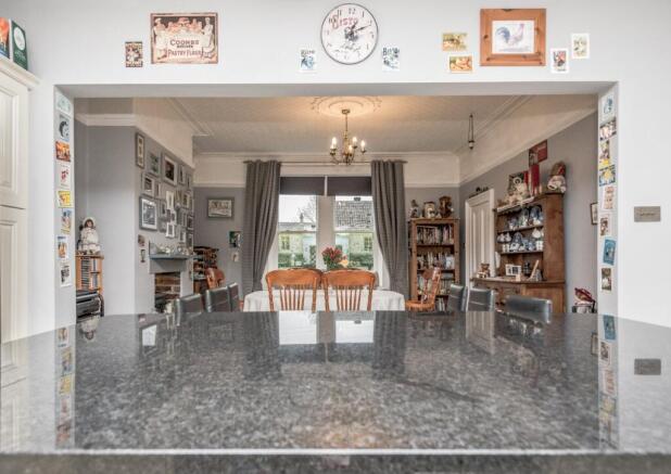 4 bed Detached for sale Image 11