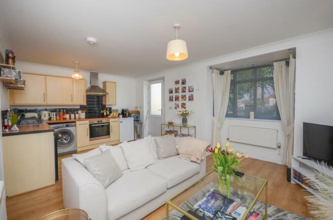 Lounge area pic 3.jpg