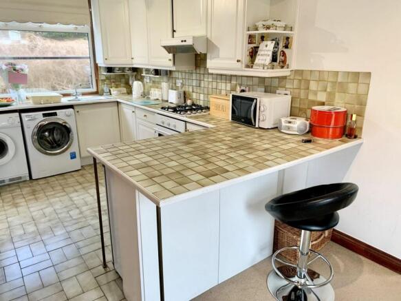 KITCHEN/BREAKFAST ROOM