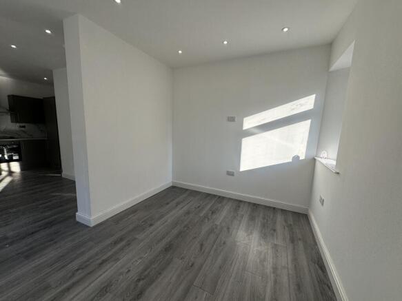 3 bed House to rent Image 7