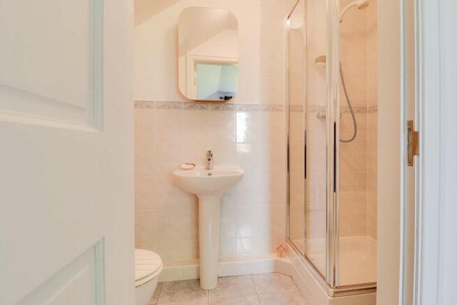 Ensuite to Bed 2