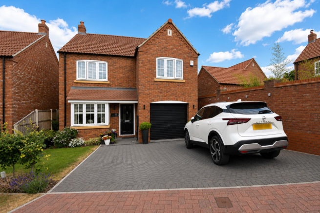 4 bed Detached for sale Image 5