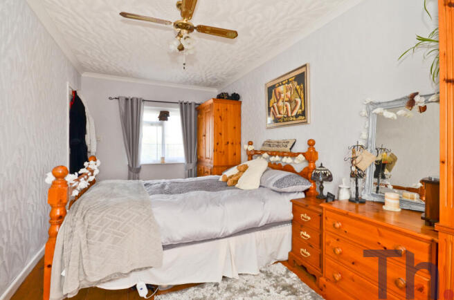 Bedroom 2 (3).JPG