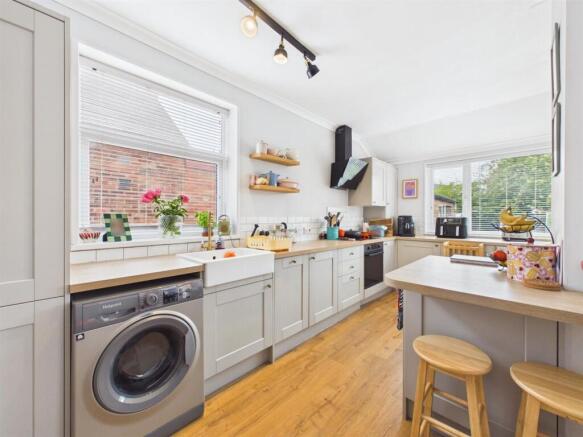 3 bed Semi-Detached for sale Image 4