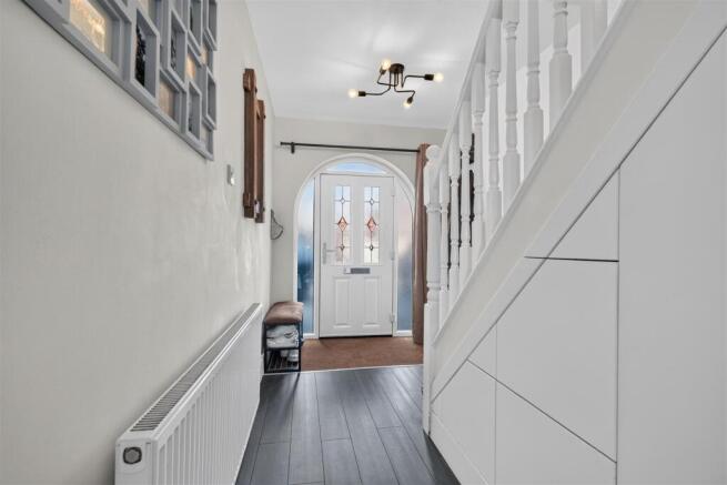 5 bed Semi-Detached for sale Image 8