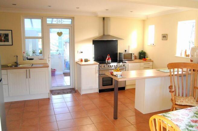 KITCHEN/DINING ROOM