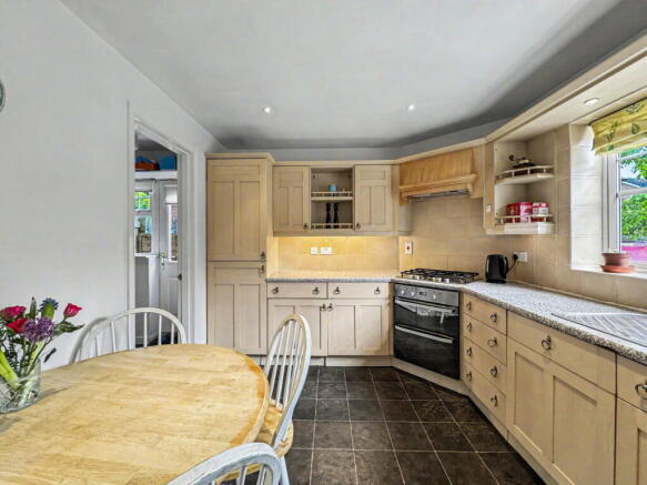 4 bed Detached for sale Image 5