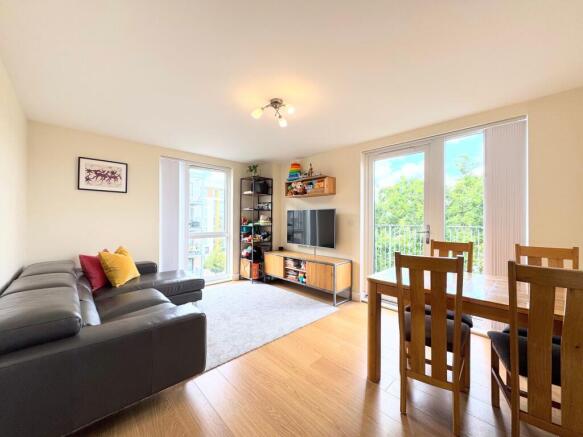 Lounge/dining area