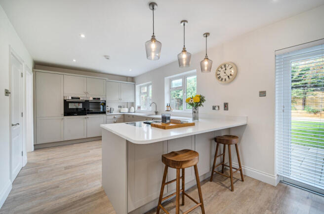 1371005-16-68f62b...