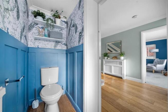 WC/HALLWAY