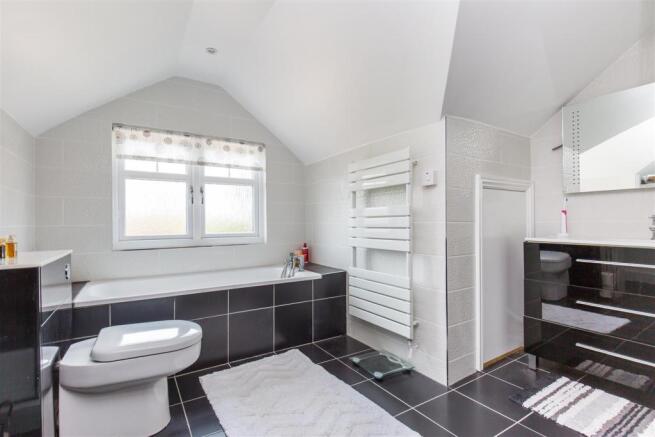 Master En Suite.jpg