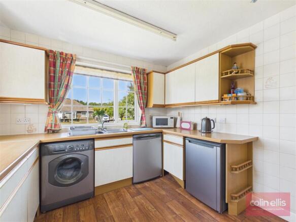 2 bed Semi-Detached Bungalow for sale Image 11