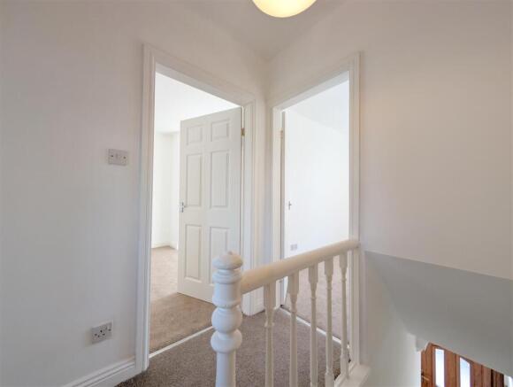 2 bed House for sale Image 6