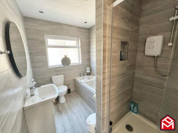 Family Bath & Shower Room