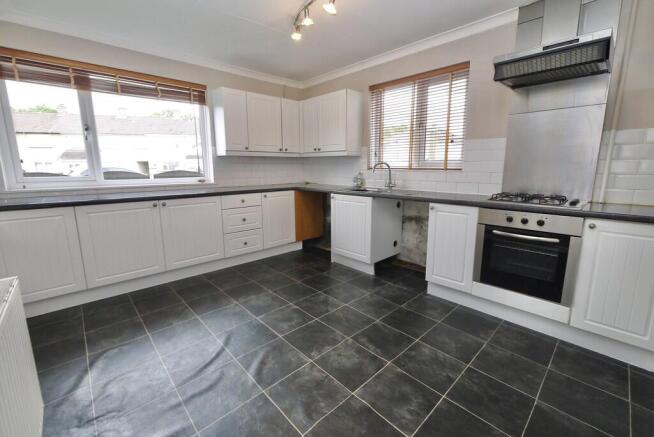 3 bed Semi-Detached for sale Image 6