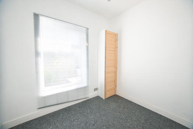 2 bed Terraced to rent Image 8