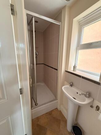 3 bed Semi-Detached to rent Image 11