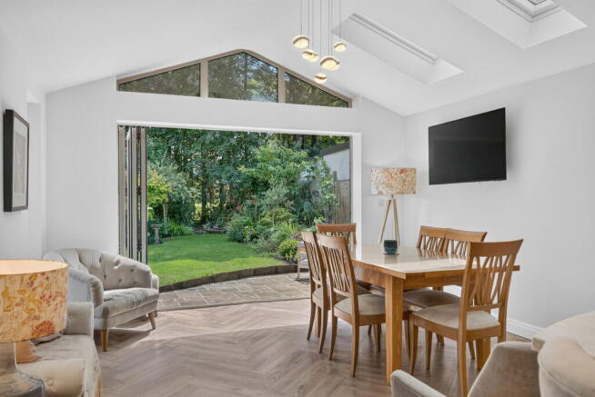 5 bed Detached for sale Image 6