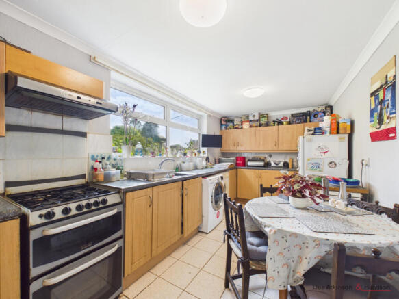 5 bed Detached Bungalow for sale Image 4