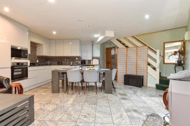 Byron Road, Walthamstow – další