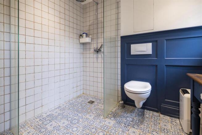 bathroom 2 .jpg