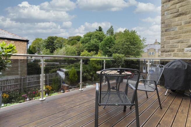 3 bed Town House for sale Image 4
