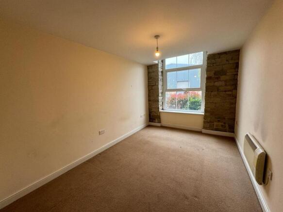 2 bed Apartment to rent Image 5