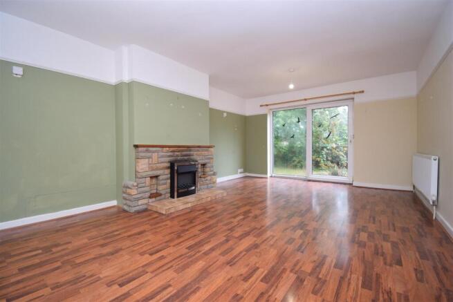 4 bed Detached to rent Image 4