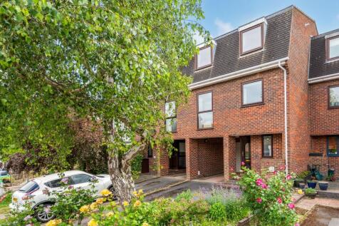 Ditton Reach, Thames Ditton, KT7