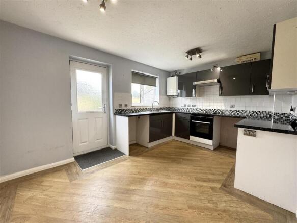 3 bed Semi-Detached for sale Image 2