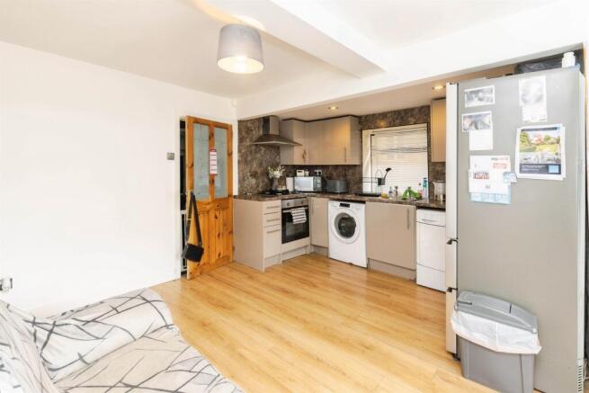 3 bed Terraced for sale Image 5