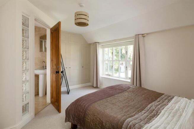 Bedroom 2 Suite