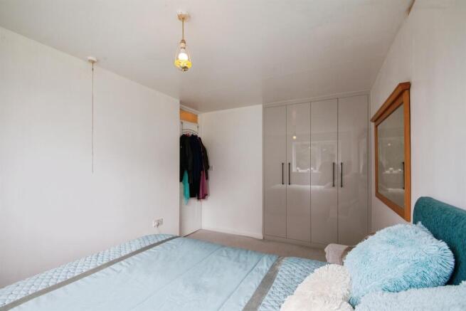 3 bed Terraced for sale Image 9